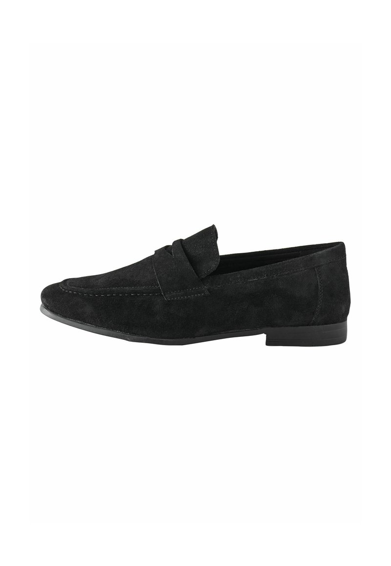Schwarze Wildleder-Lederschuhe mit spitzer Zehenform, die über einen vorderen Riemen und ein minimalistisches Design verfügen. Flache Gummisohle für einen bequemen Tragekomfort.