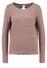 Rosa Strickpullover mit rundem Ausschnitt und langen Ärmeln, mit einer strukturierten Oberfläche und verstreuten metallischen Akzenten.