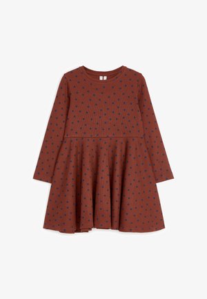 Robe à manches longues couleur rouille avec pois bleu marine, encolure ronde et jupe évasée pour enfants.