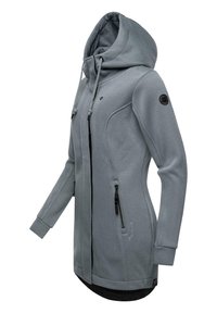 Grijze hoodie met een rits, twee zijzakken, geribbelde textuur en een hoge kraag. Beschikt over trekkoorden en een logo op de mouw.