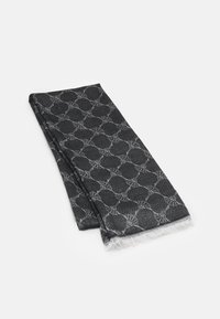 Sciarpa a scacchi nera e grigia con un design geometrico e bordi frangiati. Realizzata in un materiale morbido, ha una texture liscia.