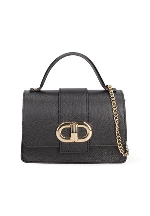 Sac à main en cuir noir avec une forme structurée, une anse supérieure, une bandoulière en chaîne dorée, et un fermoir doré proéminent avec un design ovale.