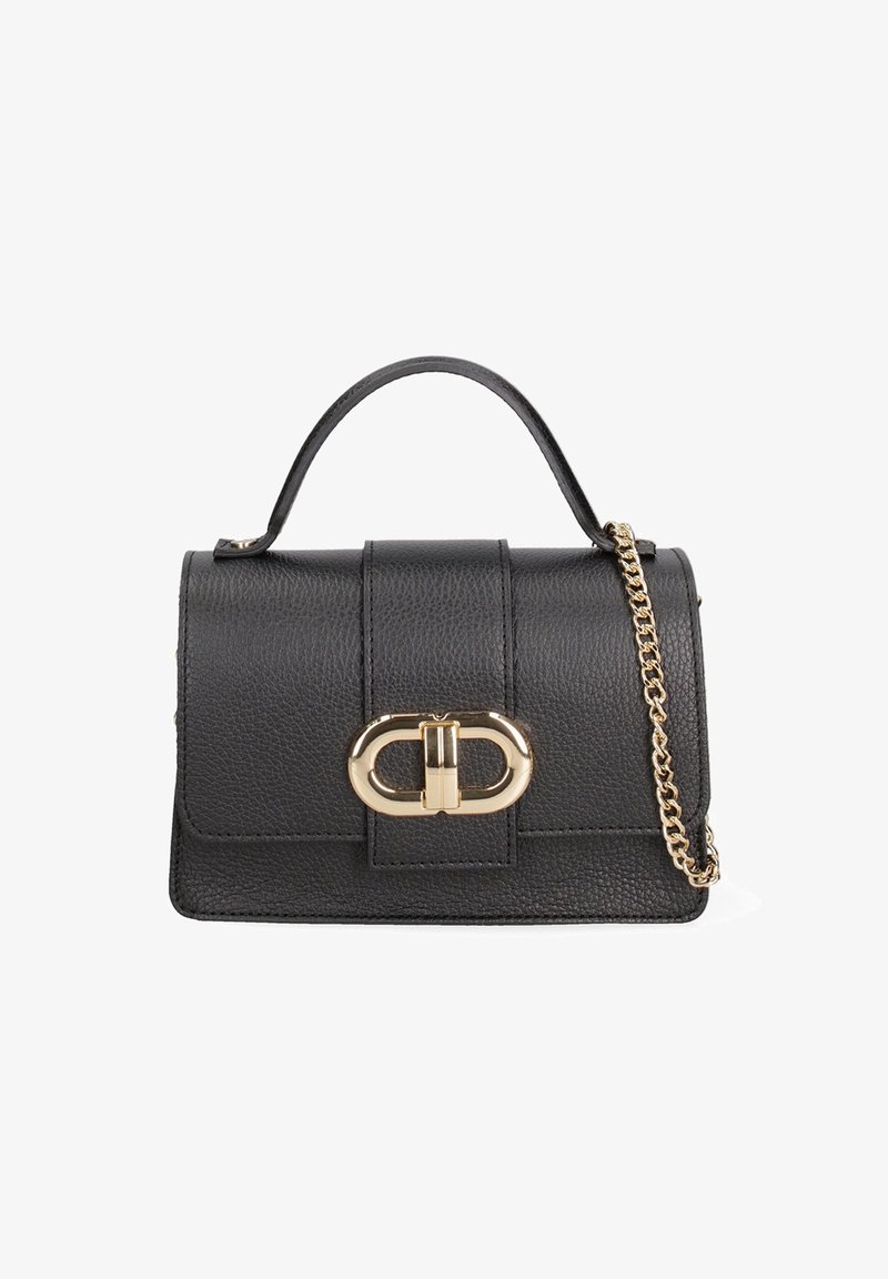 Sac à main en cuir noir avec une forme structurée, une anse supérieure, une bandoulière en chaîne dorée, et un fermoir doré proéminent avec un design ovale.