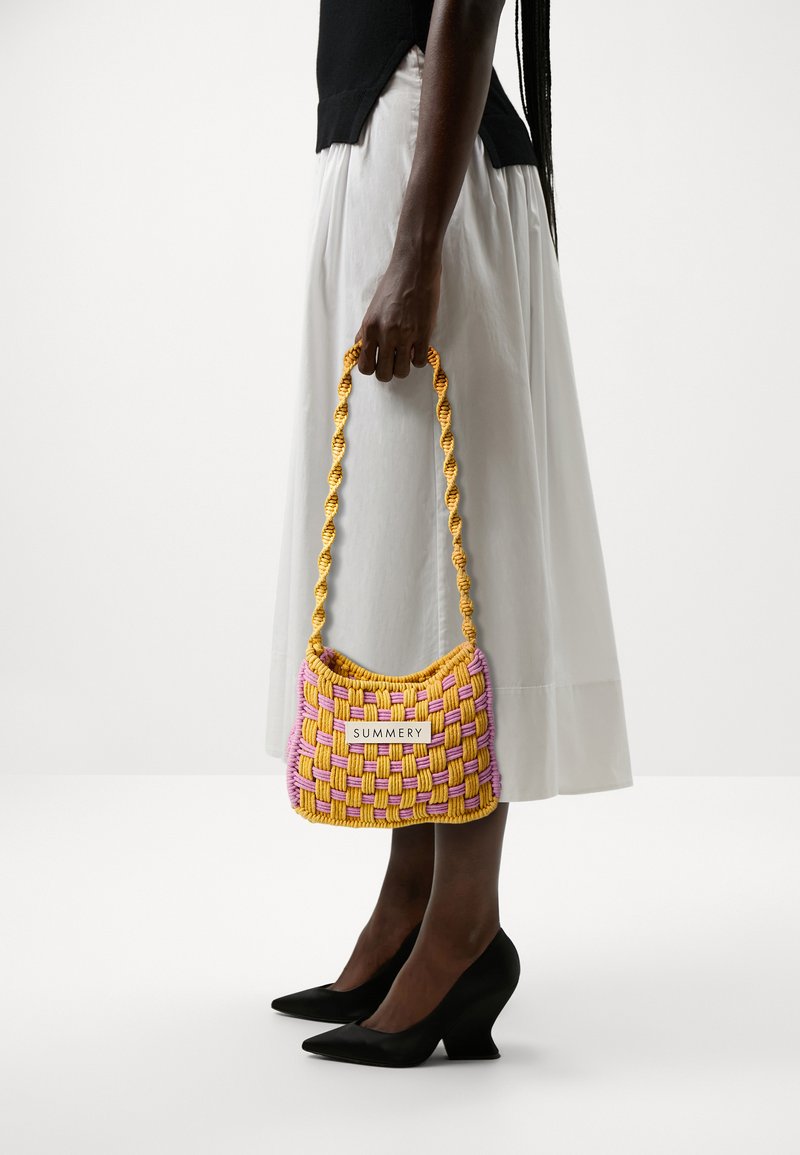 SUMMERY Copenhagen TACI CROSS BAG - Cross body bag - banana