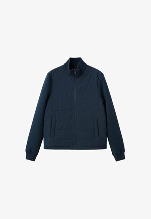 Giacca leggera blu navy con zip frontale completa, colletto e polsini a coste, e due tasche verticali laterali.