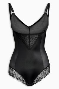 Zwarte bodysuit van doorzichtig materiaal met een kant afgewerkte halslijn en zoom, met verstelbare bandjes en een soepele, aansluitende silhouet.