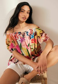 Next SHORT SLEEVE TIE NECK BARDOT  - Pluus - multi tropical floral print