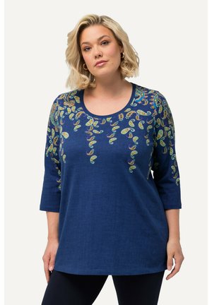 Marineblaue Tunika mit 3/4-Ärmeln, verziert mit buntem Paisley-Stickerei an den Schultern und auf der Vorderseite. Hergestellt aus weichem, strukturiertem Stoff.