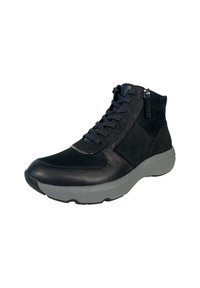 Zapatillas de deporte altas negras que presentan materiales de cuero y ante, panel de cordones texturizado, cremallera lateral y una suela de goma gris.