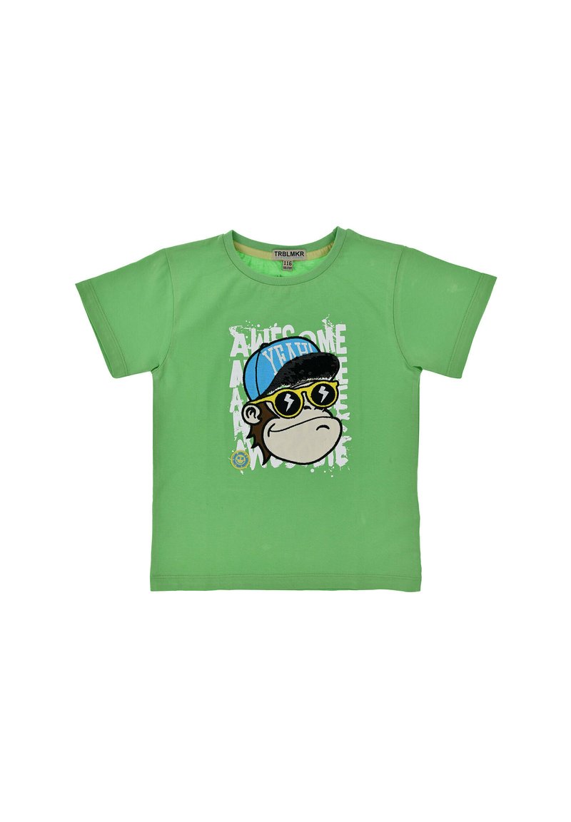 Grünes Baumwoll-T-Shirt mit kurzen Ärmeln, das einen Cartoon-Affen mit Sonnenbrille und einer blauen Mütze zeigt, begleitet von in weißem Drucktext.