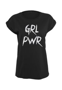 Sort T-shirt med oprevne ærmer, der har fed hvid tekst, der står "GRL PWR" i en penselstrøgsfont. Blødt bomuldsstof, afslappet pasform.