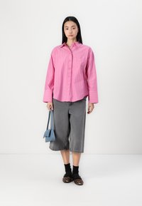 Gina Tricot POPLIN  - Užsagstoma palaidinė - pink