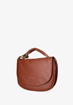 Sac à main en cuir marron avec un rabat incurvé, une poignée courte rembourrée enveloppée de tissu doré, et un petit logo de marque en or à l'avant.