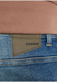 CHASIN' CROWN CLARK - Džíny Straight Fit - light blue