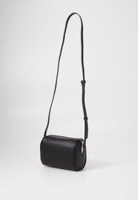 Calvin Klein REFINE CAMERA BAG - Taška s příčným popruhem - black
