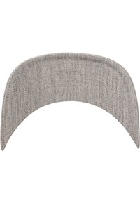 Arc din țesătură gri, cu o textură netedă, formă curbată și margini întărite, conceput pentru suport ergonomic. Potrivit pentru diverse utilizări.