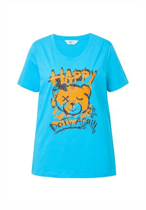 Blå bomulds t-shirt med korte ærmer, der har et orange bjørne graphic og teksten "HAPPY" trykt i sort og orange.