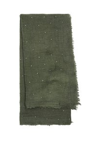 Szalik oliwkowozielony, wykonany z miękkiego materiału, ozdobiony rozsypanymi srebrnymi koralikami, z frędzlami na brzegach i lekko teksturowaną powierzchnią.