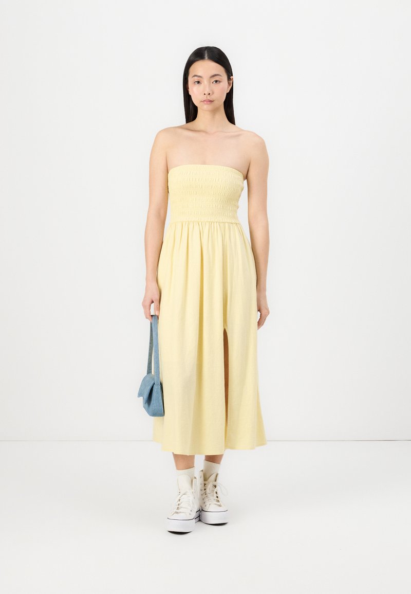 Hollister Co. STRAPLESS DROP WAIST CHANNELED MIDI DRESS - Day dress -  double cream/yellow - Zalando.ie