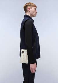 Napapijri CURVER - Skuldertasker - beige silvr
