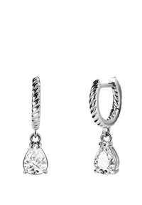 Pendientes de aro de plata con un diseño retorcido, cada uno adornado con una piedra preciosa clara en forma de pera que cuelga por debajo.