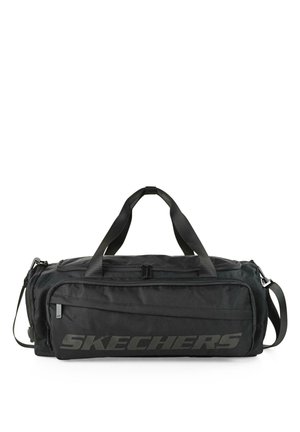 Bolsa de deporte negra hecha de un tejido duradero, con dos asas robustas, una correa de hombro desmontable y un prominente logo gris de "SKECHERS".