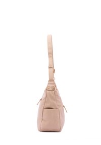 Borsa a tracolla in pelle beige con forma triangolare, una tracolla regolabile, due zip laterali e accessori in metallo color oro.