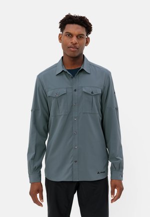 Langärmliges Hemd in gedecktem Grün, mit zwei frontalen Taschen, Knopfverschluss und einem glatten, leichten Stoff. Markenlogo am Saum.