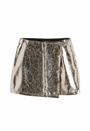 Hochglänzender silberner Minirock mit einer zerknitterten Textur und asymmetrischem Design. Verfügt über einen glatten Taillenbund und einen schimmernden Finish.