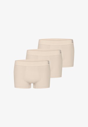 Slip da uomo beige in un set di tre, realizzati in tessuto morbido con una superficie liscia; presentano un logo sulla vita.