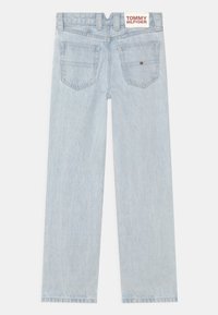 Tommy Hilfiger GIRLFRIEND SLIT BLEACH - Džíny Relaxed Fit - bleachrigid