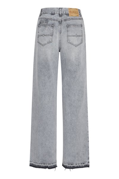Lichtgrijze wijde jeans met een rafelige zoom, voorzien van twee achterzakken en een tan logo patch op de tailleband. Gemaakt van denim.