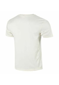 Camiseta de manga corta y cuello redondo en color blanco roto, hecha de una tela suave, con una textura lisa y un diseño minimalista sin gráficos.