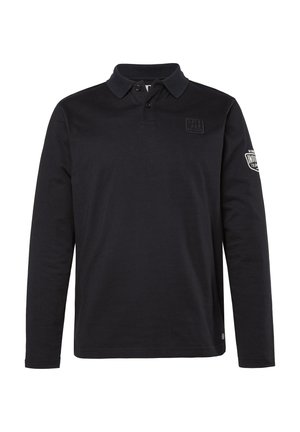 Sort langærmet poloshirt lavet af bomuld med krave, med en tekstureret brand-logo på brystet og en badge detalje på ærmet.