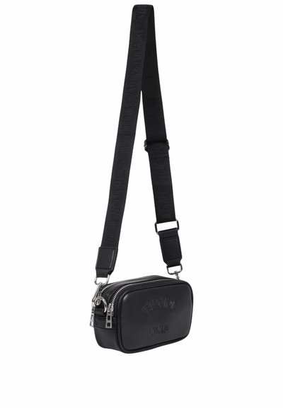 Sac bandoulière rectangulaire noir avec double fermeture éclair, bandoulière ajustable avec texte embossé, et logo embossé "ICONE PARIS" à l'avant.