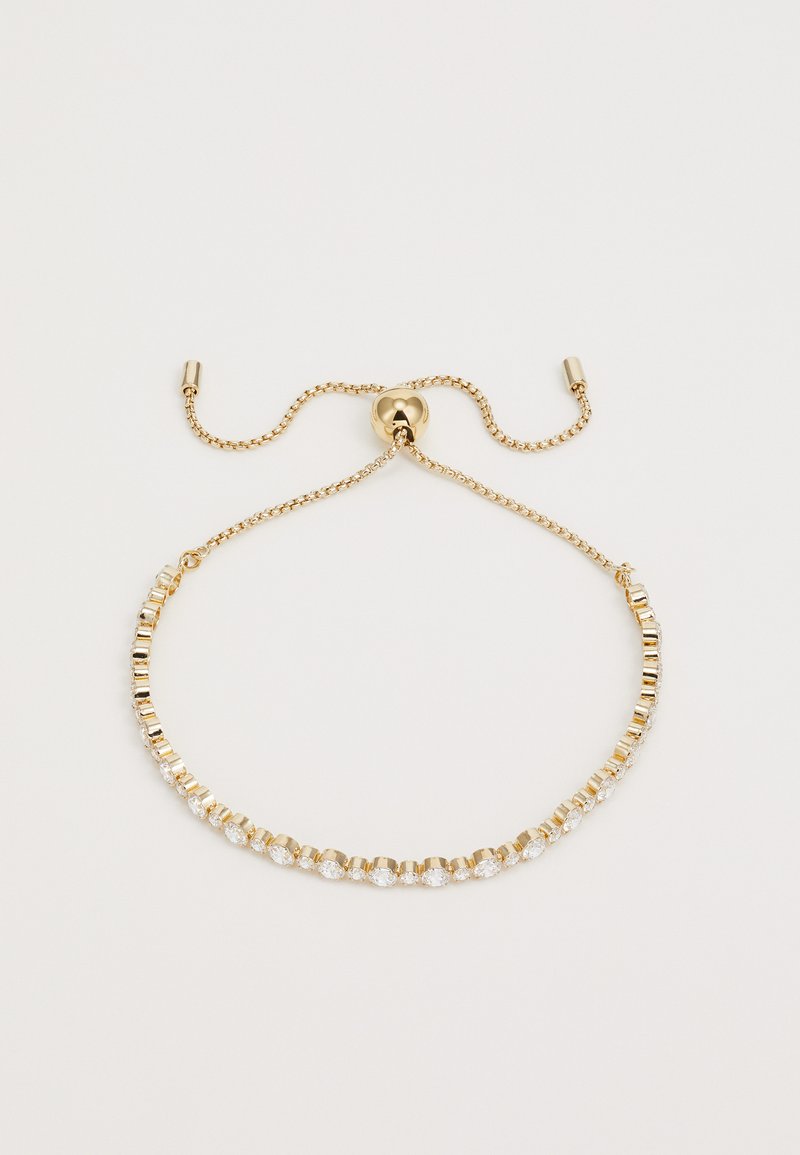 Bracelet doré avec des maillons métalliques rectangulaires alternés et des pierres ressemblant à des diamants, avec un fermoir à chaîne réglable.