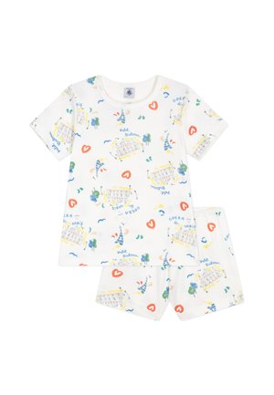 Ensemble chemise blanche manches courtes et short avec imprimé coloré sur le thème de Paris comprenant l’Opéra de Paris, des cœurs, des arbres et la Tour Eiffel.