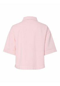 Chemise rose clair à manches courtes avec col, coupe ample et ourlet droit, vue de dos sur fond blanc.