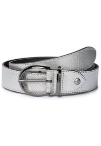 Cinturón de cuero texturizado plateado con un acabado brillante, que presenta una hebilla redonda de metal negro y un forro negro en contraste. Se incluyen acentos de costura.