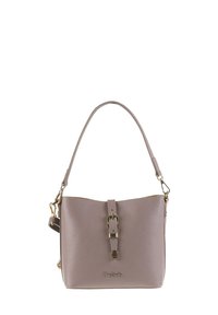 Sac à main en cuir de couleur mauve doux avec une finition texturée, présentant un accent de boucle en ton or, une fermeture éclair en haut et une bandoulière ajustable.