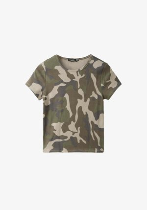 Stradivarius, SLIM FIT CAMOUFLAGE PRINT T-SHIRT - T-shirt imprimé - khaki