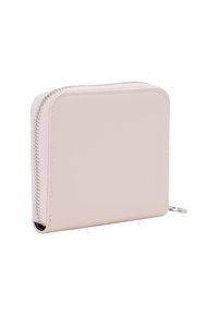 Portafoglio con zip in morbido pelle rosa con texture liscia, angoli arrotondati e hardware in tonalità argento. Dotato di una linguetta per un facile accesso.