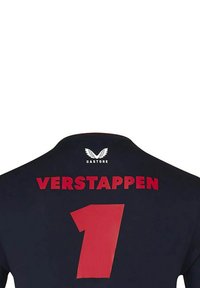 Granatowa koszulka z okrągłym dekoltem. "VERSTAPPEN" napisane dużymi czerwonymi literami, a poniżej duża czerwona liczba "1". Logo marki "CASTORE" powyżej w białym kolorze.