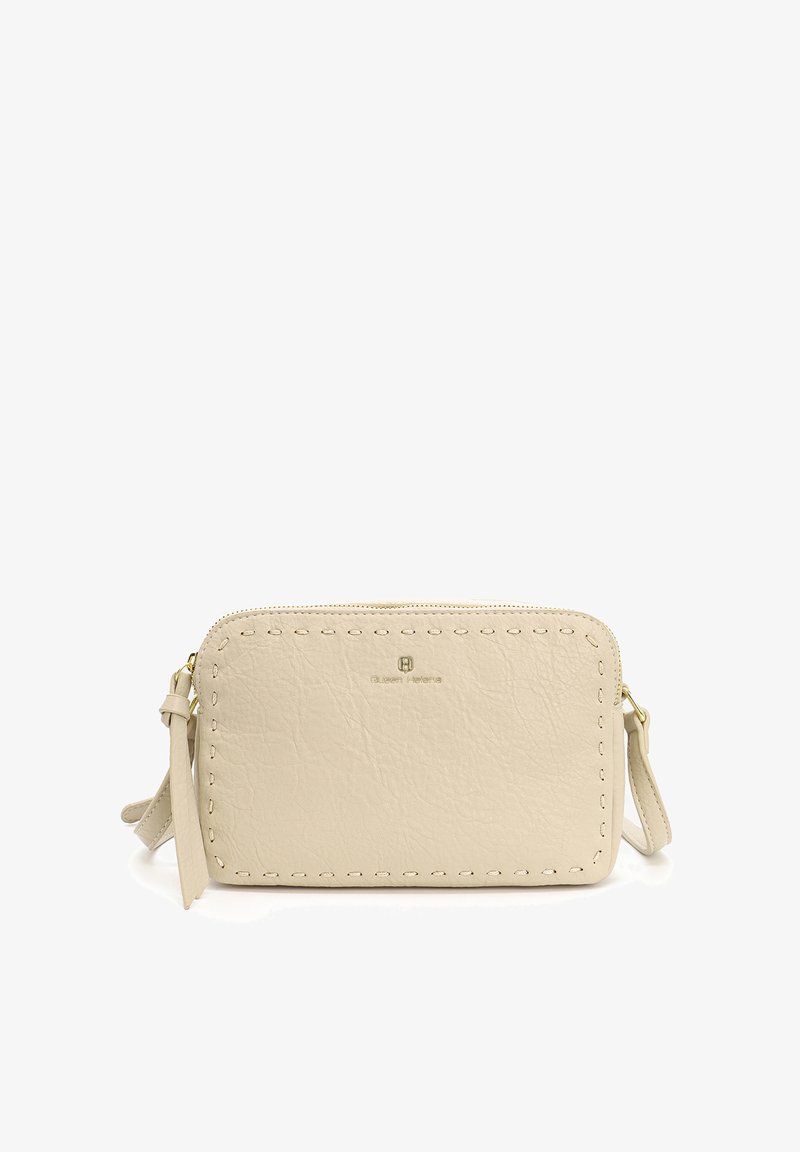 Borsa a tracolla in pelle beige con dettagli cuciti, chiusura con zip e accessori in tono oro. Forma rettangolare compatta.