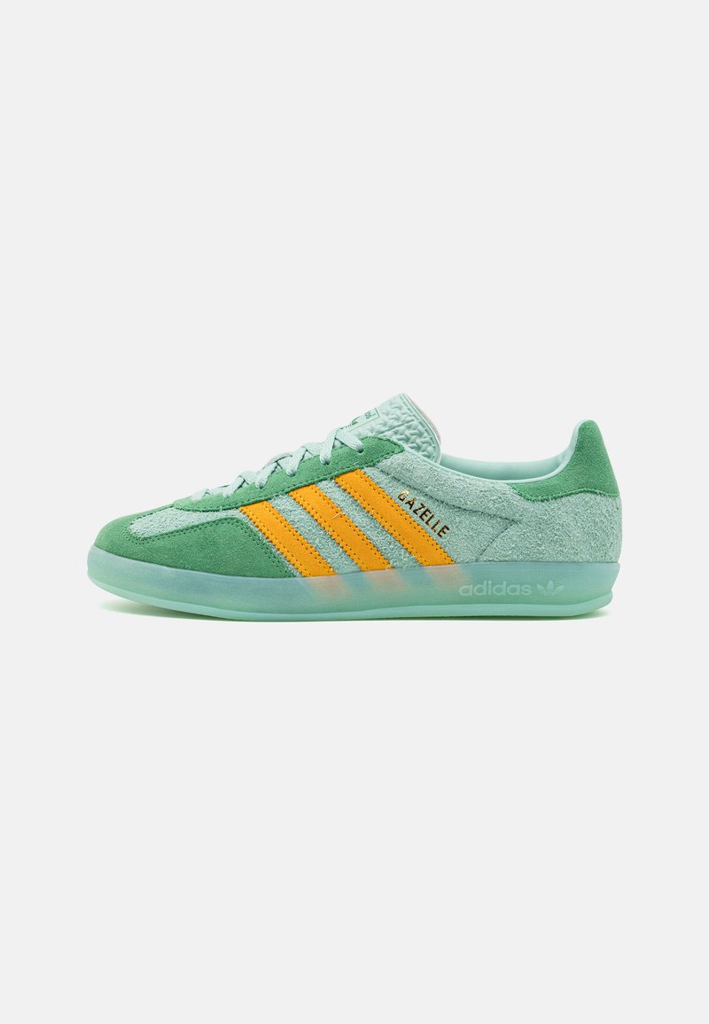 adidas Originals GAZELLE INDOOR - Tenisice - semi pink spark/preloved green/preloved scarlet