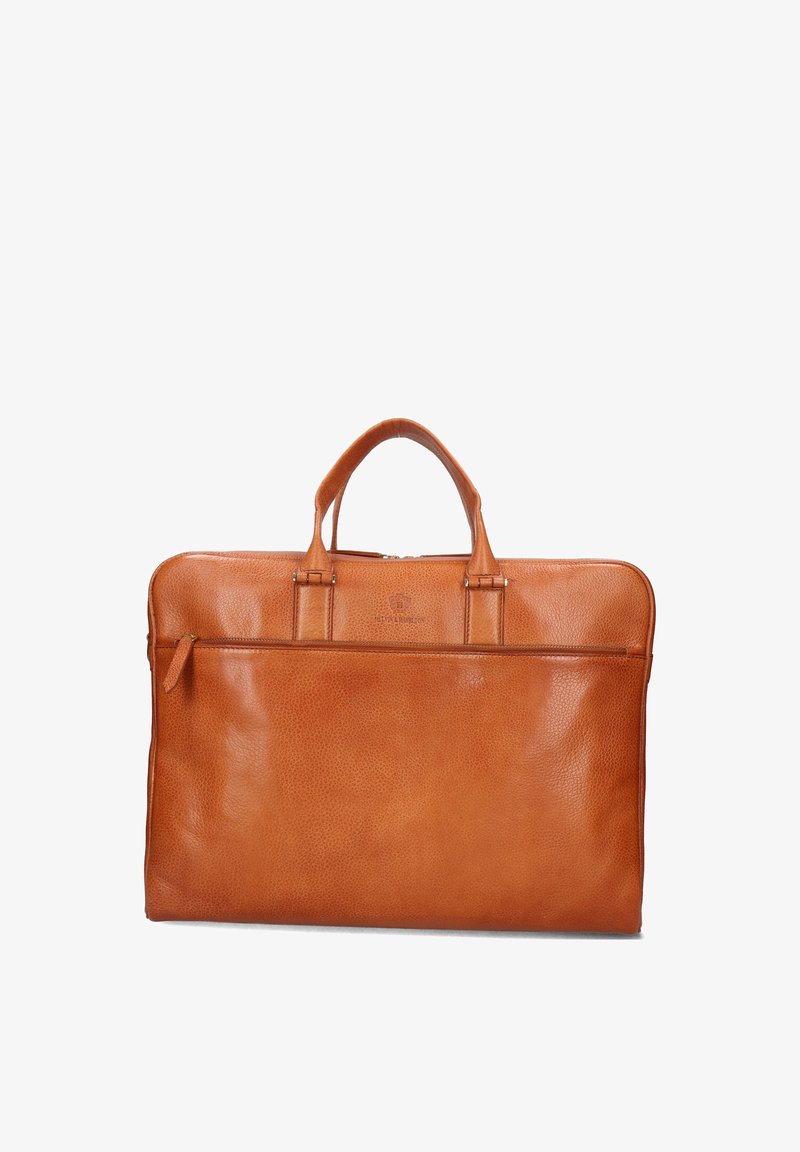 Brun læder laptop taske med kornet tekstur, fladt design, to håndtag i toppen og lynlås lukning. Har en frontlomme med lynlås til ekstra opbevaring.