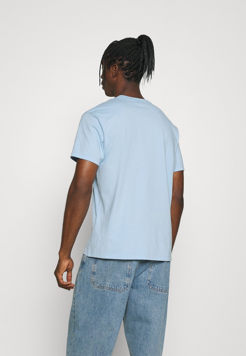 Herren Bekleidung | Maison Labiche TEE POPINCOURT SWIPER UNISEX T-Shirt basic pastel blue/hellblau - RE25765 Herren Bekleidung | Maison Labiche TEE POPINCOURT SWIPER UNISEX T-Shirt basic pastel blue/hellblau - RE25765