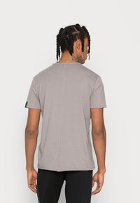 Replay T-shirt básica - warm grey