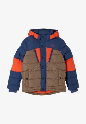 Vaatteet, joissa on väri lohko design navy, oranssi ja ruskea osiot. Mukana huppu, vetoketjulliset taskut ja nappikiinnitykset.