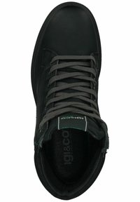 Scarpa alta nera realizzata in pelle sintetica con lacci grigi e collo imbottito. Presenta una superficie testurizzata e un logo sulla soletta.
